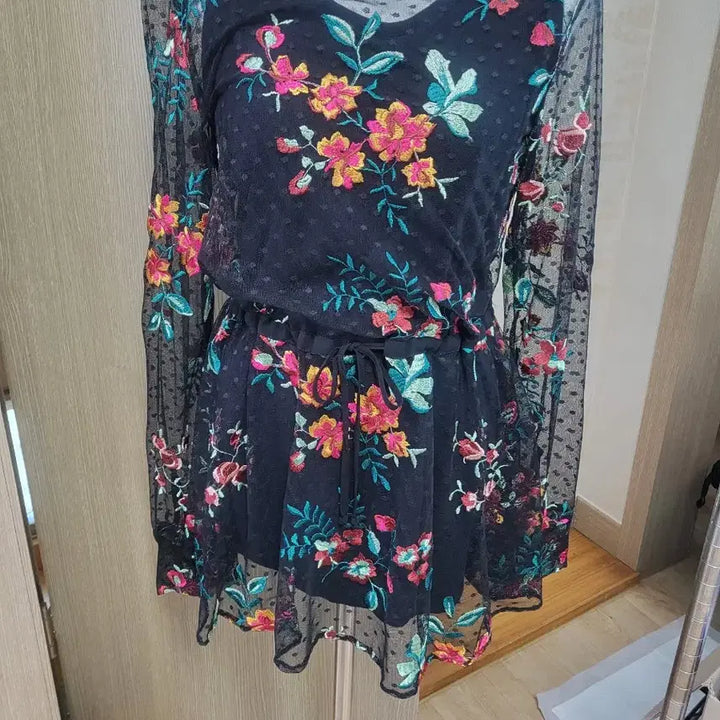 [BUNJANG] Black See-Through Flower Long Blouse / 블랙 시스루 플라워 롱 블라우스