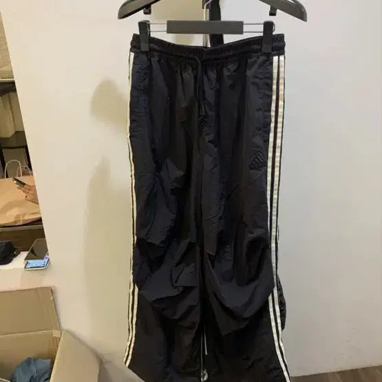 [BUNJANG] Adidas Parachute Pants / [새상품급/착샷] 아디다스 파라슈트 팬츠