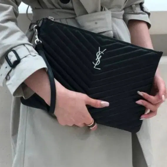 [BUNJANG] Yves Saint Laurent New Medium Silver Chain Clutch Bag / 입생로랑 뉴미듐 은장 클러치/클러치백 정품S급(영수증O)