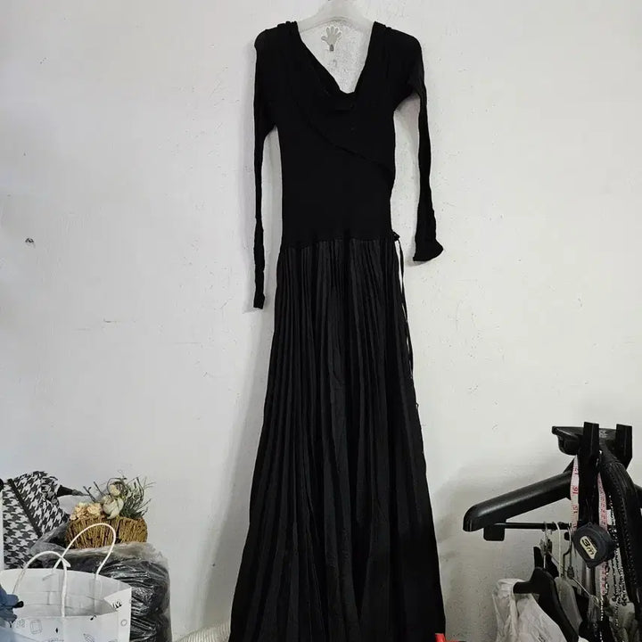[BUNJANG] Black Pleated Long Dress / 블랙 플리츠 롱 원피스55