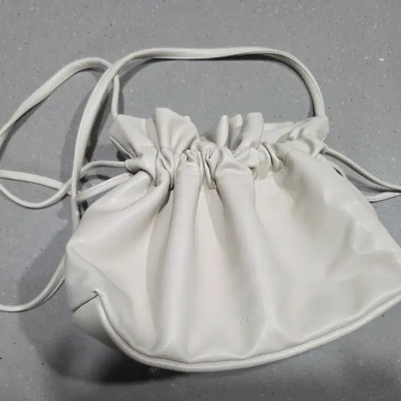 [BUNJANG] Otai Ivory Cross Bag / 오타이 아이보리 크로스 백