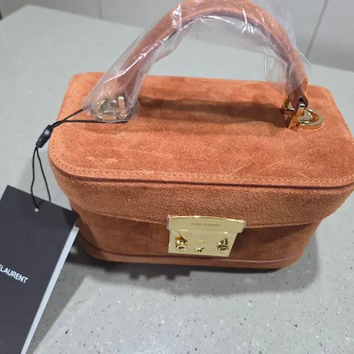 [BUNJANG] The Lourant Suede Half Moon Bag / 더로랑 하프문 스웨이드 백