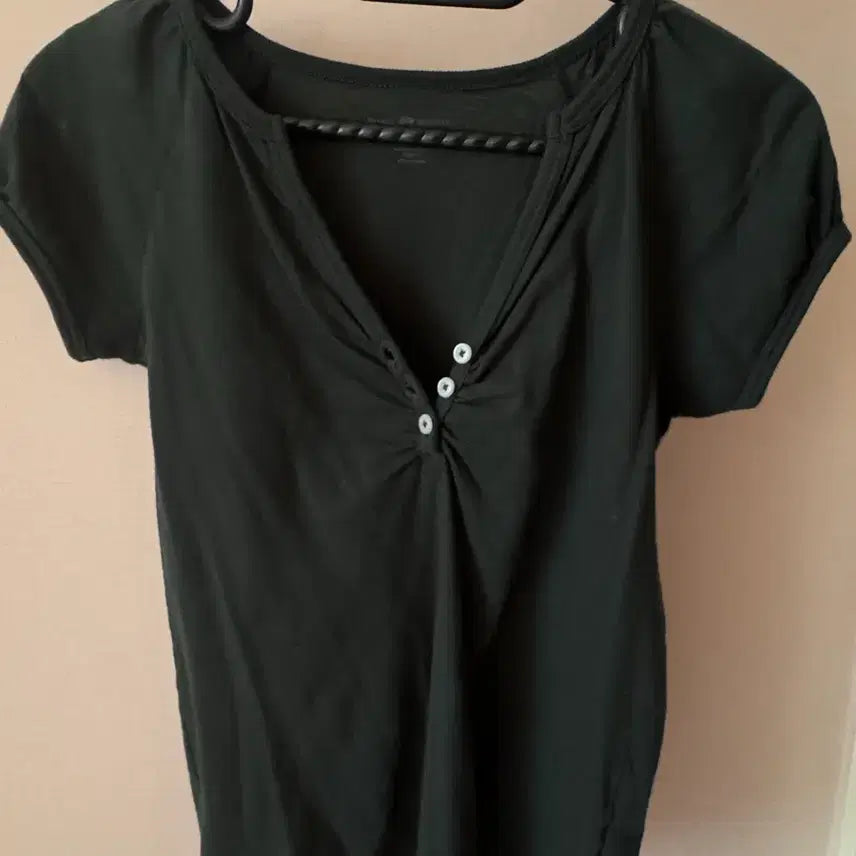 [BUNJANG] Brandy Melville Green Henry Top / 새상품 미사용) 브랜디 멜빌 녹색 헨리탑