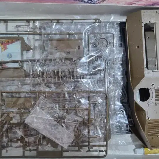 [BUNJANG] Academy 1/35 LVTP-7 Landing Vehicle Tracked Model Kit / 아카데미  LVTP-7 상륙장갑차