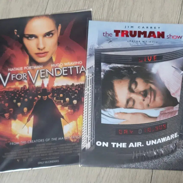 [BUNJANG] The Truman Show Special Art Card and V for Vendetta Postcard Set / 롯데시네마 트루먼쇼 스페셜 아트카드 브이포벤데타 엽서 미니 포스터