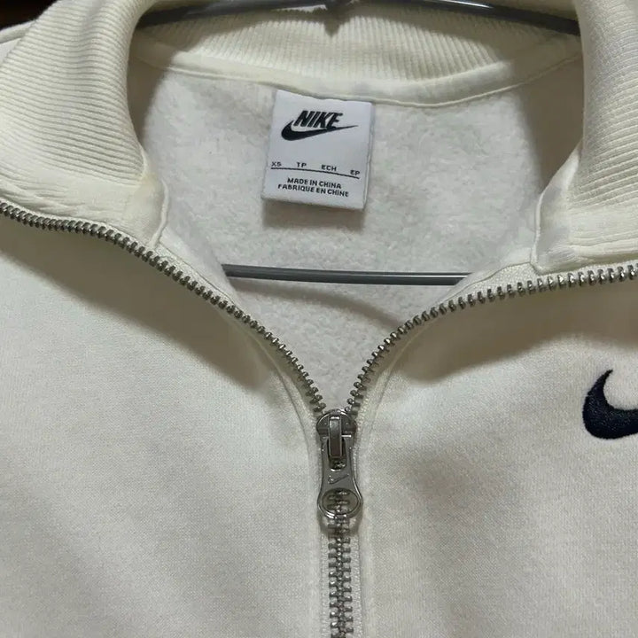 [BUNJANG] Nike White Cropped Half-Zip Sweatshirt XS / 나이키 화이트 하프집업 XS 크롭맨투맨
