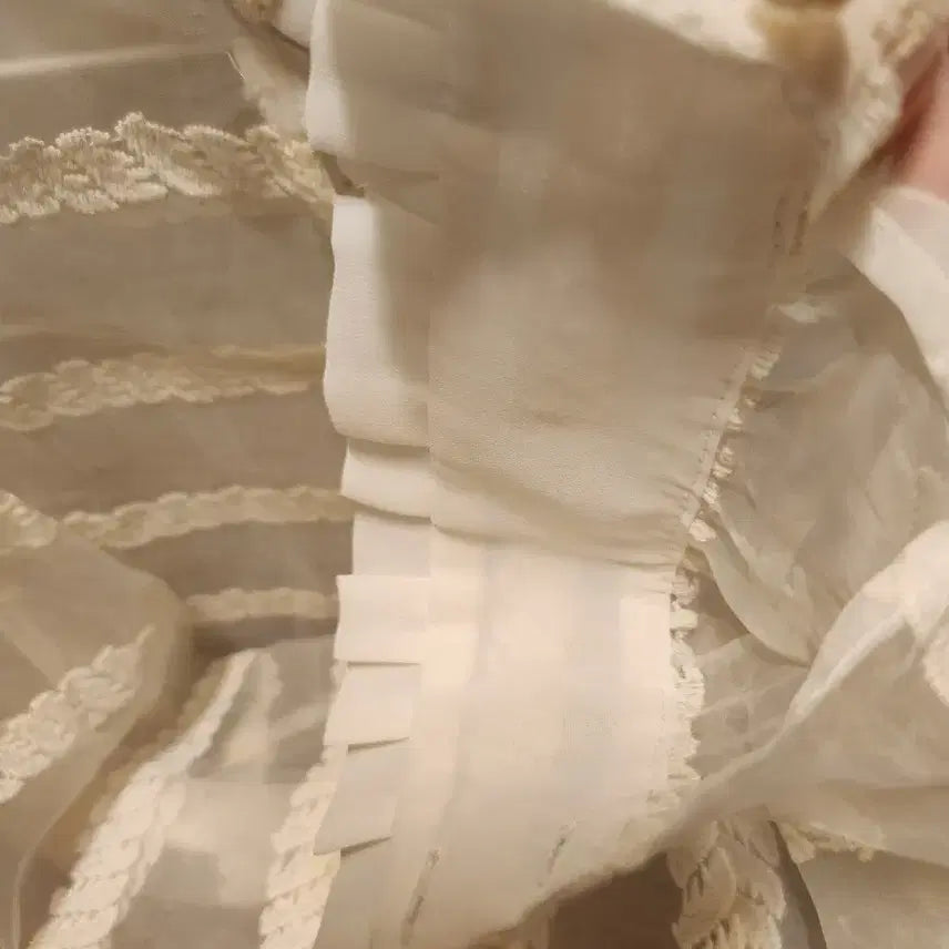 [BUNJANG] Sisley Lace Blouse / 시슬리 블라우스