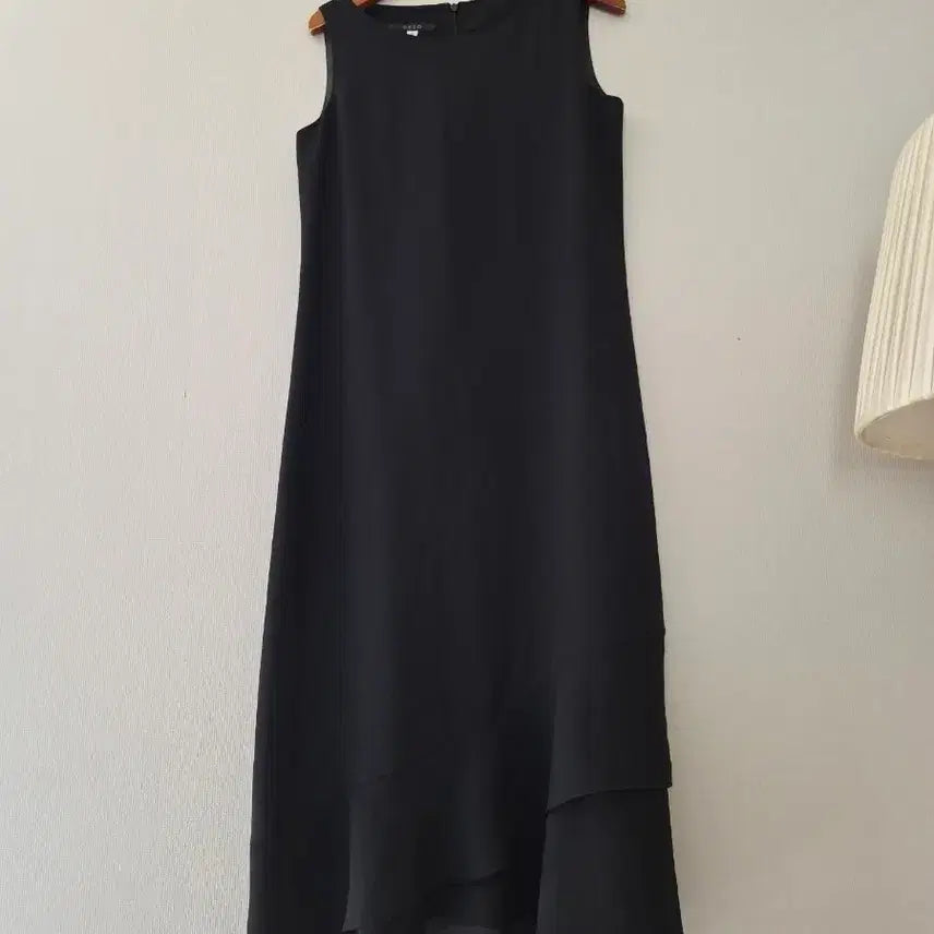 [BUNJANG] DECO Sleeveless Mini Dress Ruffle Hem / [DECO] 블랙 민소매 원피스 프릴 덧단
