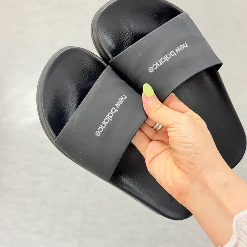 [BUNJANG] New Balance Sliders Black 240 / 뉴발란스 슬리퍼 블랙 240