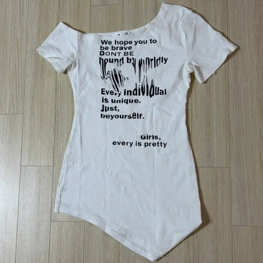[BUNJANG] One-Off Shoulder Long Half Sleeve T-Shirt / (실착1회) 화이트 언발 원오프숄더 롱반팔티