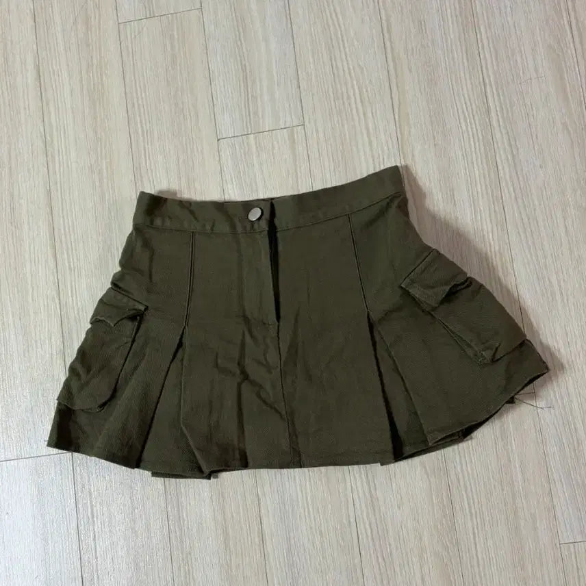 [BUNJANG] Khaki Cargo Mini Skirt Size S / 카키 카고 미니스커트 s사이즈