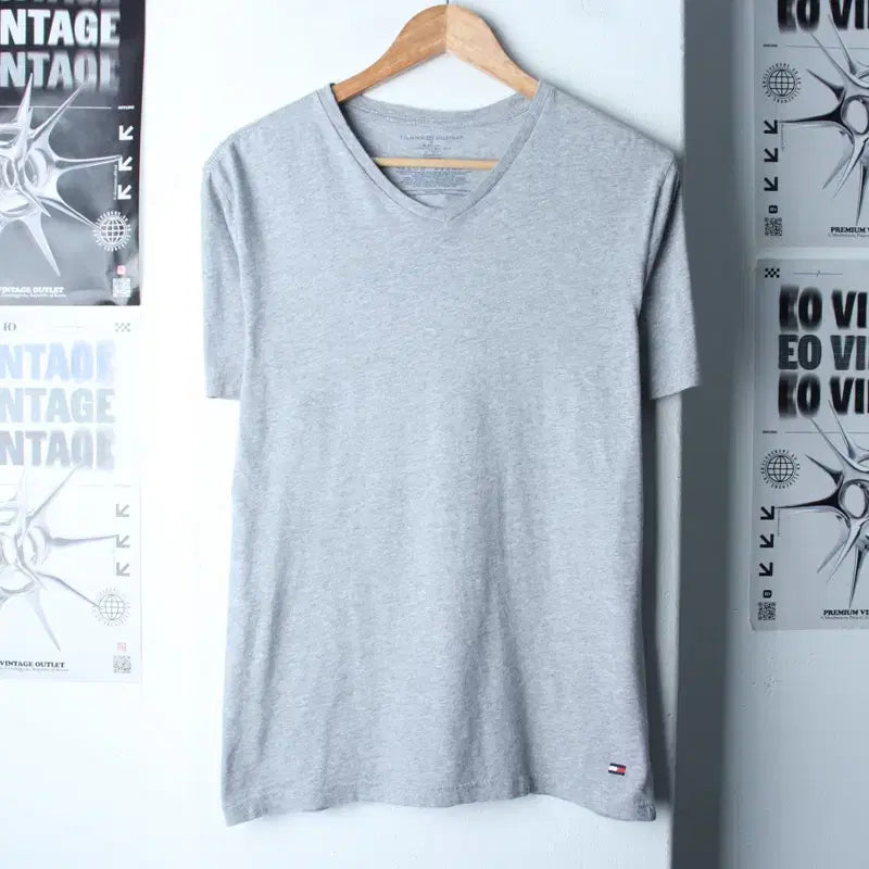 [BUNJANG] Tommy Hilfiger V-Neck Short Sleeve T-Shirt Grey Basic / (M-L) 타미힐피거 반팔 티셔츠 브이넥 그레이 기본-18673