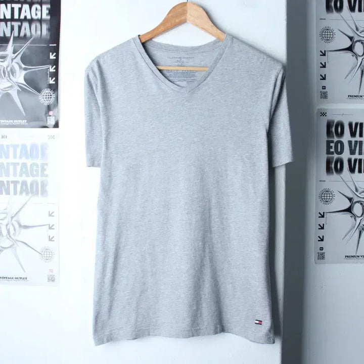[BUNJANG] Tommy Hilfiger V-Neck Short Sleeve T-Shirt Grey Basic / (M-L) 타미힐피거 반팔 티셔츠 브이넥 그레이 기본-18673
