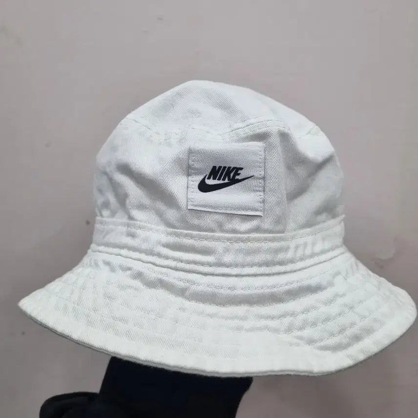 [BUNJANG] Nike White Bucket Hat (58cm) / 나이키 화이트 버킷햇 모자  여성용  58cm