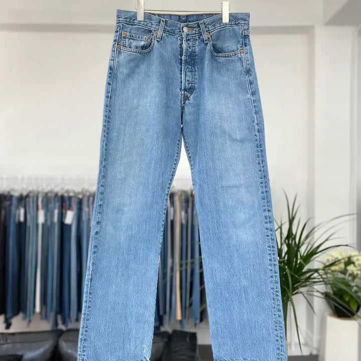 [SOLD OUT] Levis501 Straight Fit 00s 31사이즈 a4954