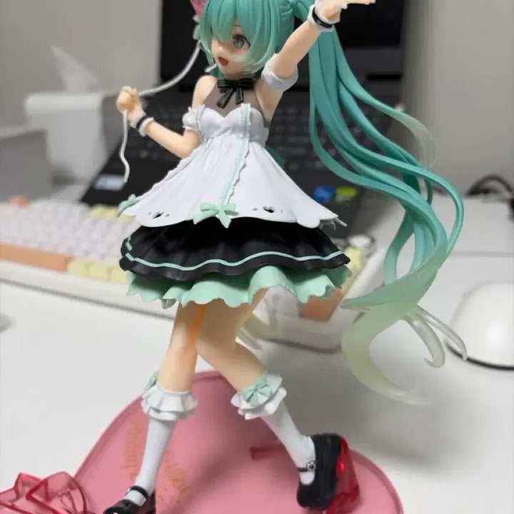 [BUNJANG] Hatsune Miku 2023 Birthday Figure / 하츠네 미쿠 생일 피규어 2023 파손