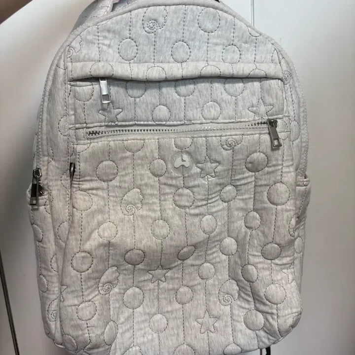 [BUNJANG] hug yours kin Quilted Backpack / 허그유어스킨 퀼티드 백팩/ 정가 119,000