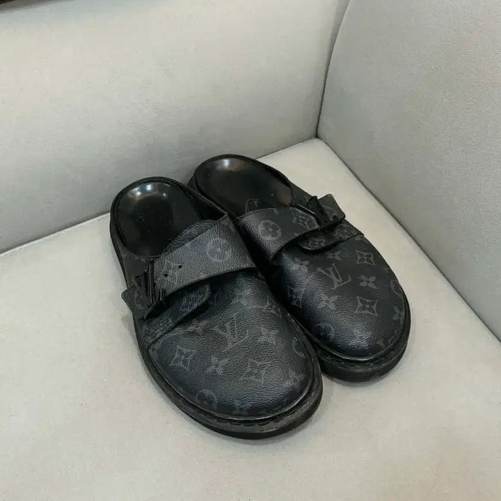[BUNJANG] Louis Vuitton Monogram LV Easy Mule Slippers Size 5 / 루이비통 모노그램 LV 이지 뮬 슬리퍼 5사이즈
