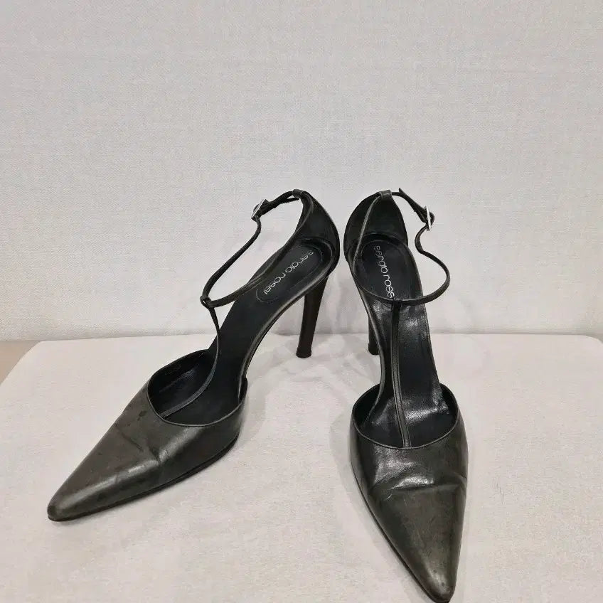[BUNJANG] Sergio Rossi Black T-Strap Heels - Size 37 (EU) / SERGIO ROSSI 세르지오로시 정품 여성 구두 T 스트랩 힐 블랙