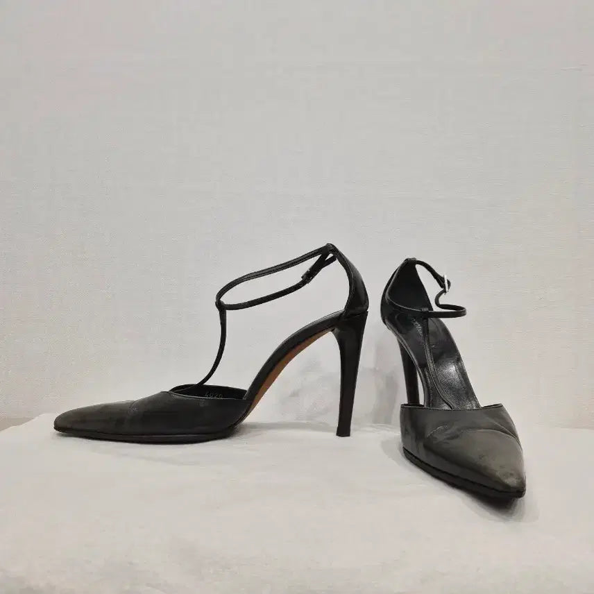 [BUNJANG] Sergio Rossi Black T-Strap Heels - Size 37 (EU) / SERGIO ROSSI 세르지오로시 정품 여성 구두 T 스트랩 힐 블랙