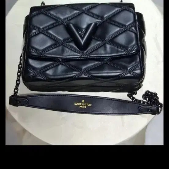 [BUNJANG] Louis Vuitton Quilted Black Chain Bag / 루이비통 퀼팅 블랙 체인백 20X25