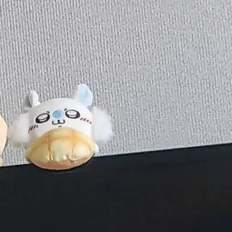 [BUNJANG] Chiikawa Momonga Monitor Desktop Plush / 치이카와 모몽가 모니터 데스크탑 인형