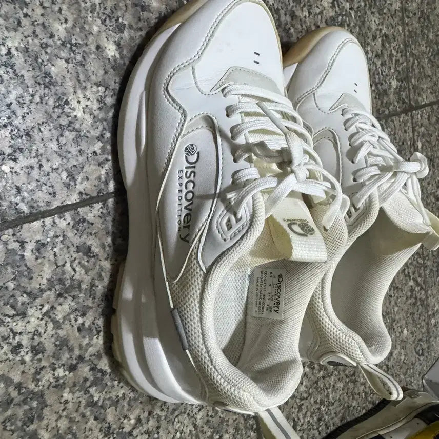 [BUNJANG] Discovery Expedition Mile White Sneakers / 디스커버리 운동화 마일