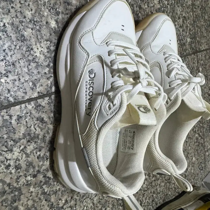 [BUNJANG] Discovery Expedition Mile White Sneakers / 디스커버리 운동화 마일