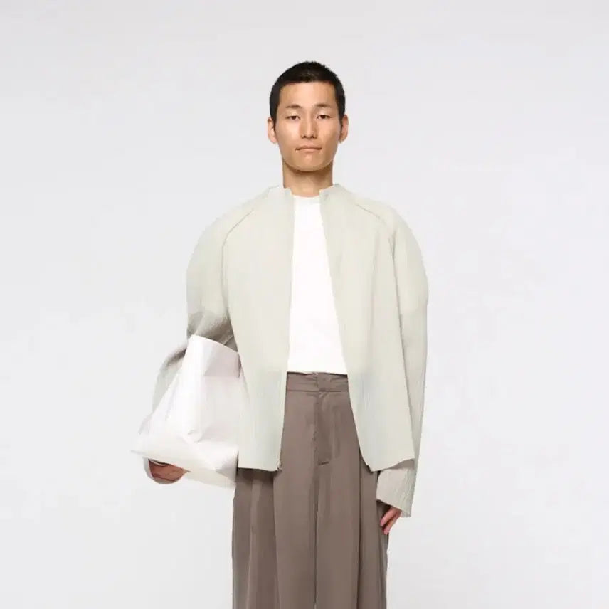 [BUNJANG] Amomento 26SS Zip-Up Jumper Beige L / 아모멘토 26ss 플리츠 집업 점퍼 베이지 L