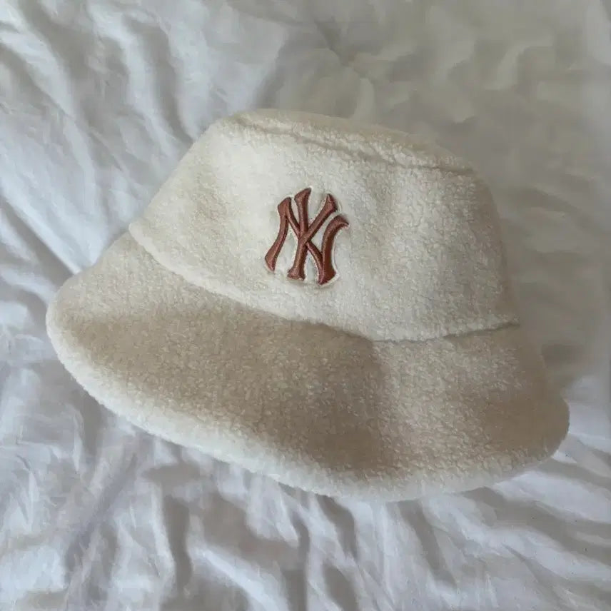 [BUNJANG] MLB New York Yankees Bouclé Bucket Hat / MLB 양키스 버킷햇