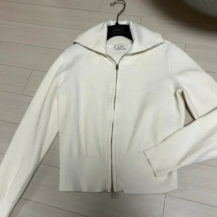 [BUNJANG] Ivory Zip-Up Knit Sweater Size 55 / 아이보리 색상의 리스트 집업 니트55사이즈