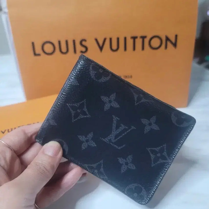 [BUNJANG] Louis Vuitton Monogram Eclipse Wallet / (정품/s급) 루이비통 모노그램 이클립스 지갑
