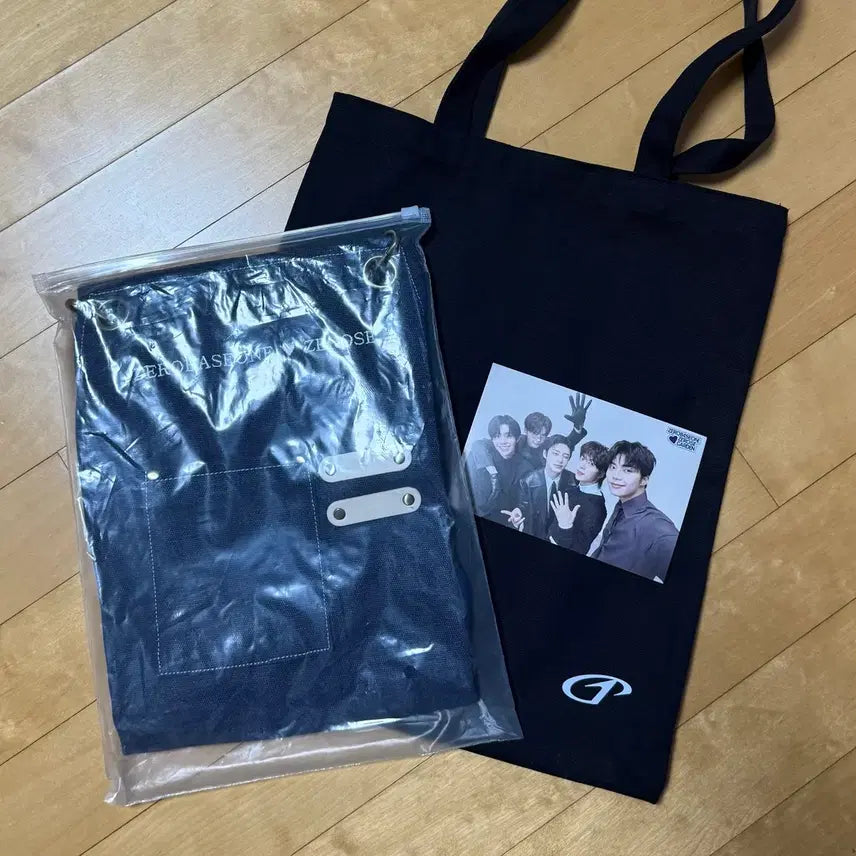 [SOLD OUT] 제베원 제로즈가든 장미이벤트 앞치마, 에코백 양도해요