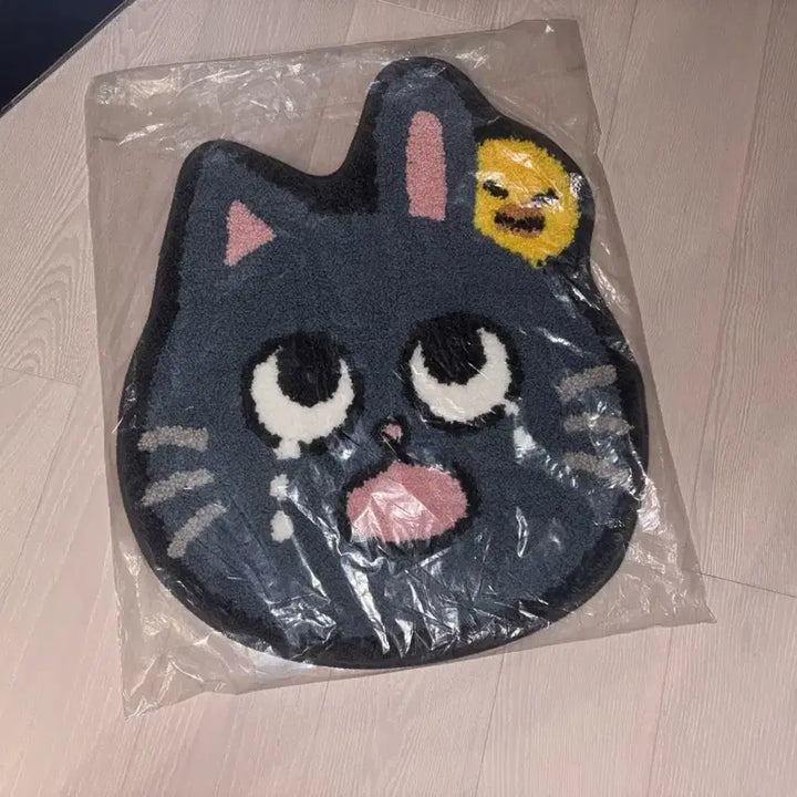 [SOLD OUT] 라이즈 원빈 토냥덕 러그 미개봉 새상품