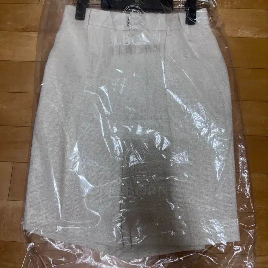 [BUNJANG] ELBORN Lapin Bermuda Pants Cream 32 / ELBORN 엘보른 라핀 버뮤다 팬츠 크림32