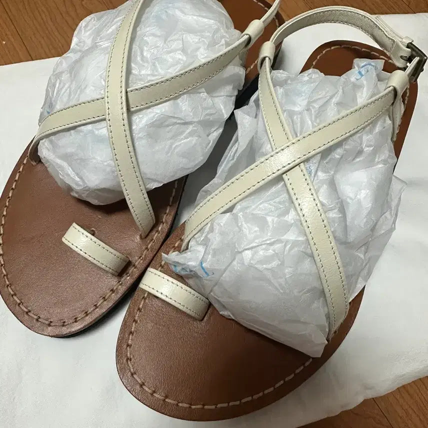 [BUNJANG] Thanat T-Shape Strap Sandals Ivory / 새상품) 타낫 샌들 T-shape strap sandal 230