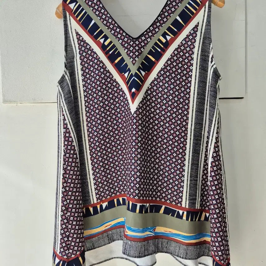 [BUNJANG] BENETTON Sleeveless Blouse Size 44 / BENETTON 나시 블라우스 44사이즈