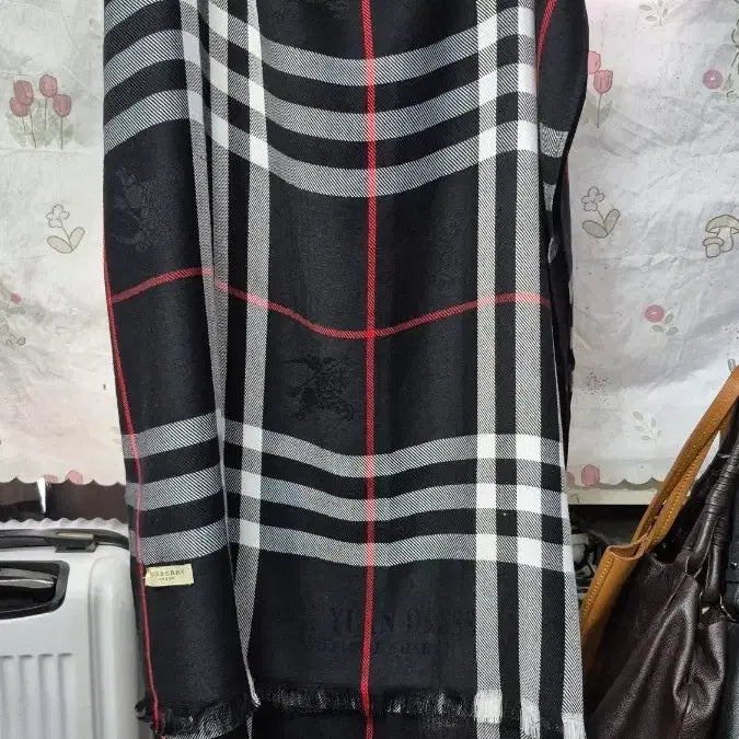 [BUNJANG] Burberry Large Check Pattern Silk &amp; Wool Blend Scarf Shawl / 버버리  대형  머플러/  숄