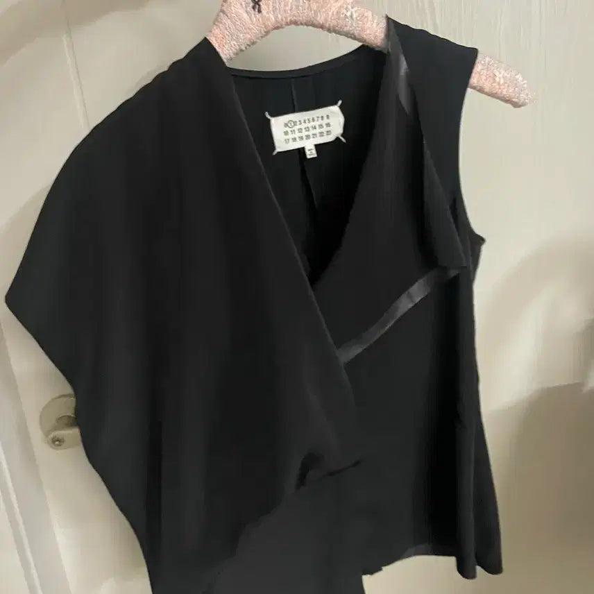 [BUNJANG] Maison Margiela Draped Sleeveless Blouse Size 36 / 마르지엘라 드레이핑 나시 블라우스