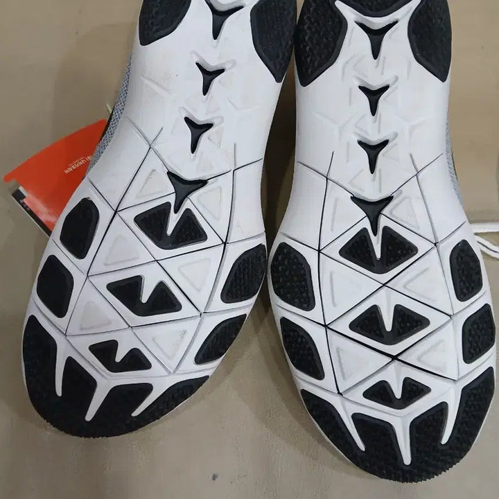 [BUNJANG] Nike White/Gray Running Shoes (295) / 나이키 흰/회색 러닝화 295