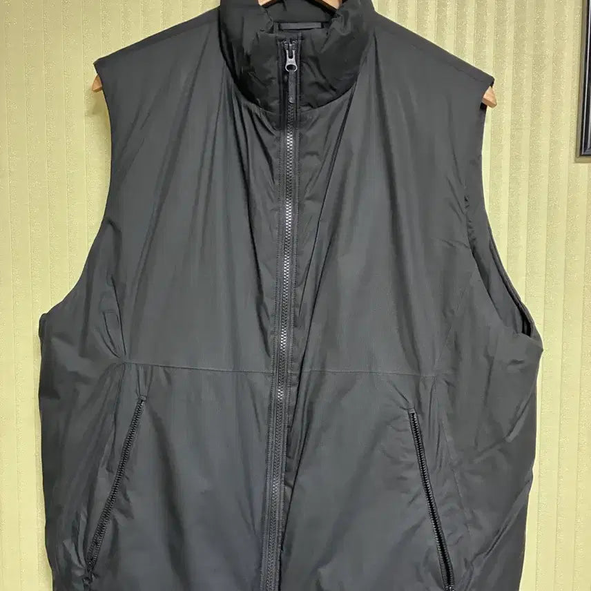 [BUNJANG] Goldwin Gore-Tex Padded Vest Size 3 / 골드윈 고어텍스 패딩조끼(3)