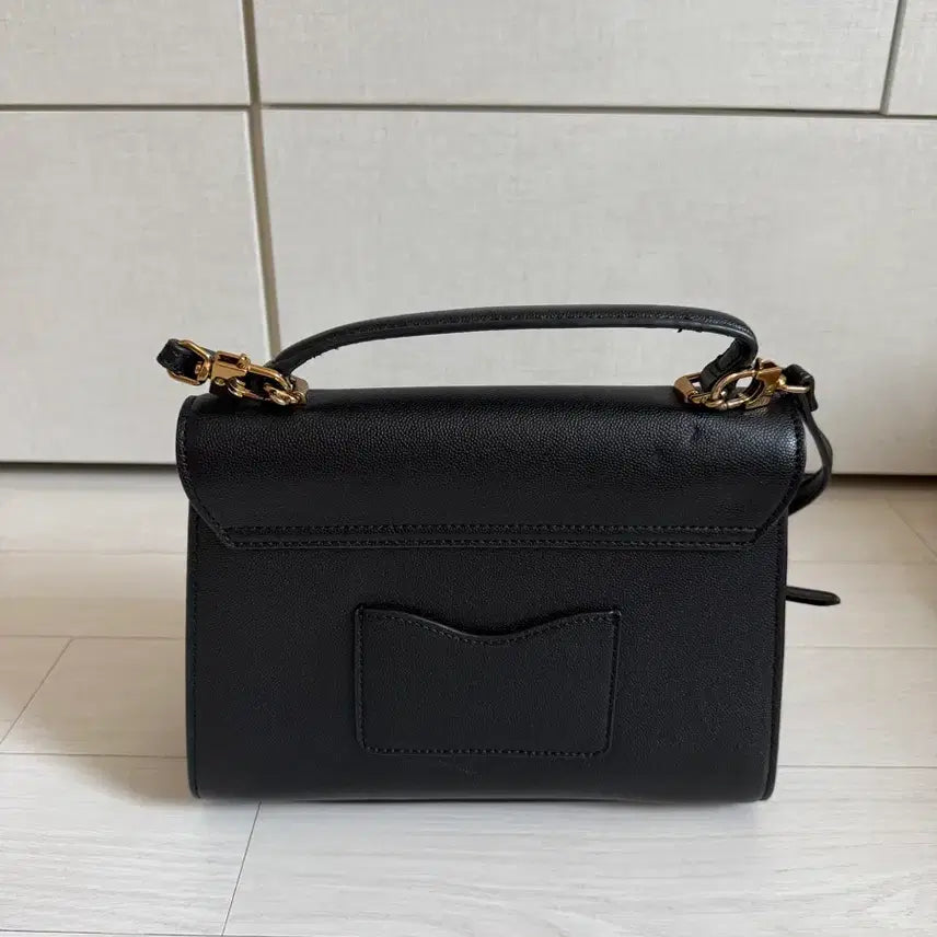 [BUNJANG] Charles &amp; Keith Crossbody Bag / 찰스앤키스 크로스백