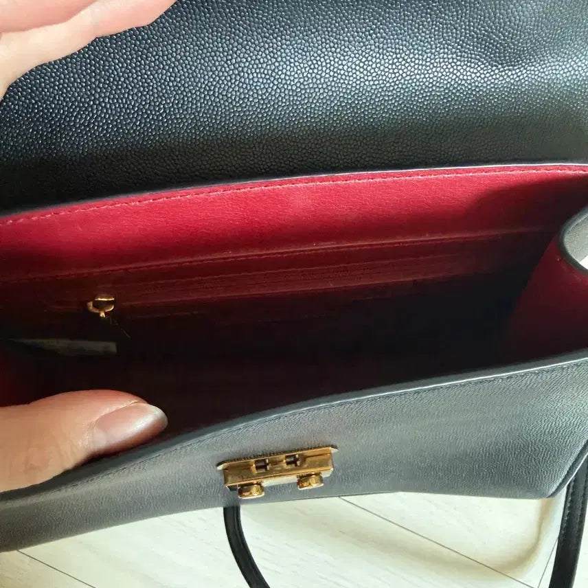 [BUNJANG] Charles &amp; Keith Crossbody Bag / 찰스앤키스 크로스백