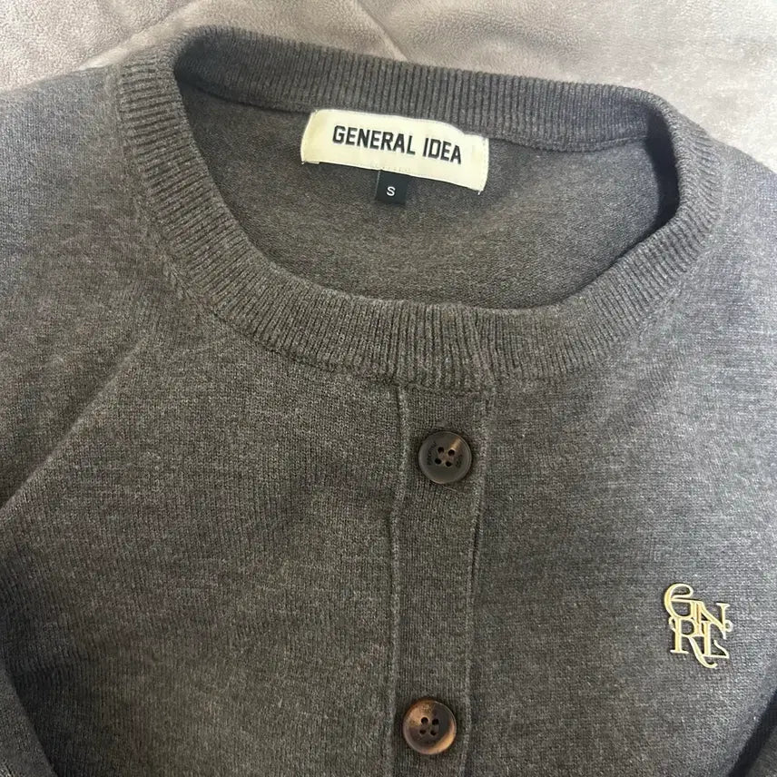 [BUNJANG] General Idea Essential Crewneck Cardigan Charcoal S / 제너럴아이디어 에센셜 크루넥 가디건 차콜 S