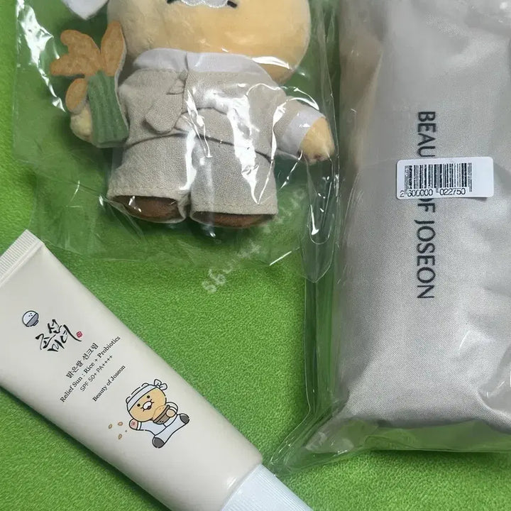 [BUNJANG] Chosun Beauty Chunsiki Sunscreen Bundle / 조선미녀 춘식이 우양산+키링+썬크림 50ml+추가 60ml