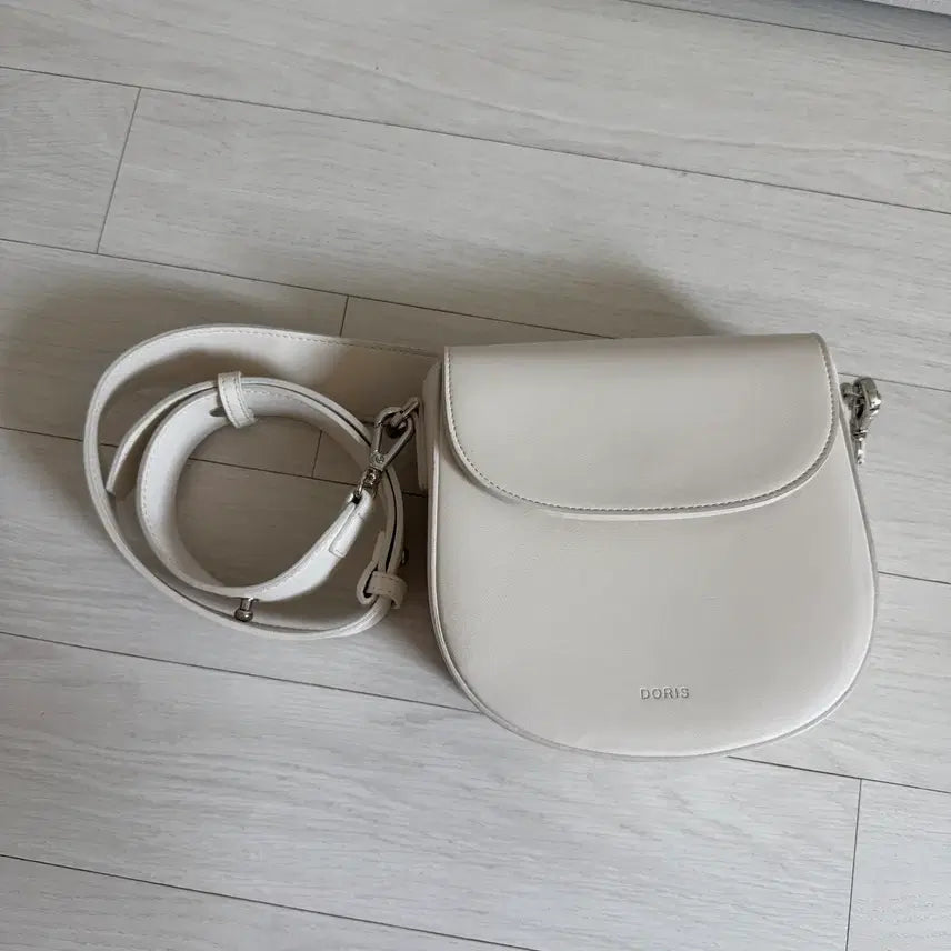 [BUNJANG] DORIS Crossbody Bag / DORIS 도리스 크로스백