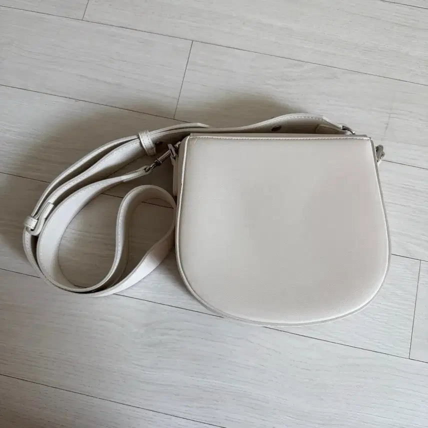 [BUNJANG] DORIS Crossbody Bag / DORIS 도리스 크로스백