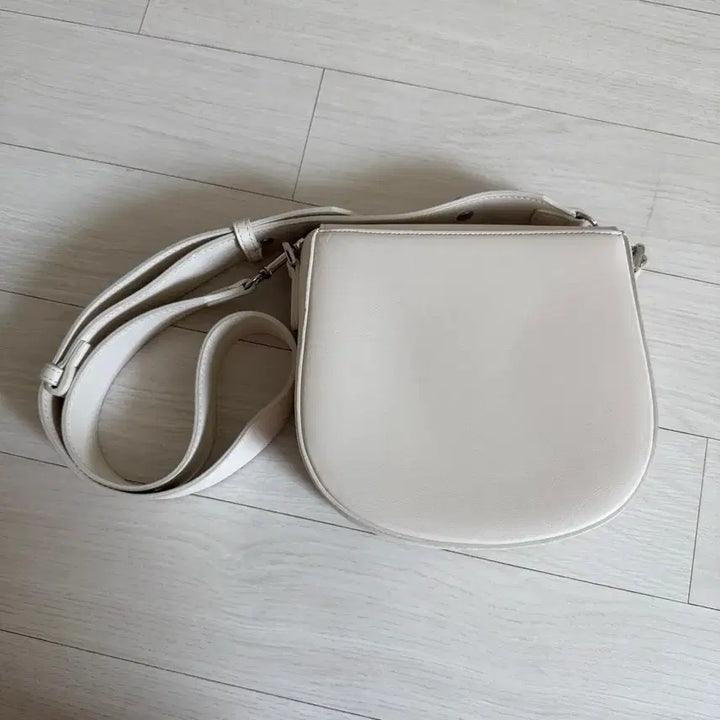 [BUNJANG] DORIS Crossbody Bag / DORIS 도리스 크로스백