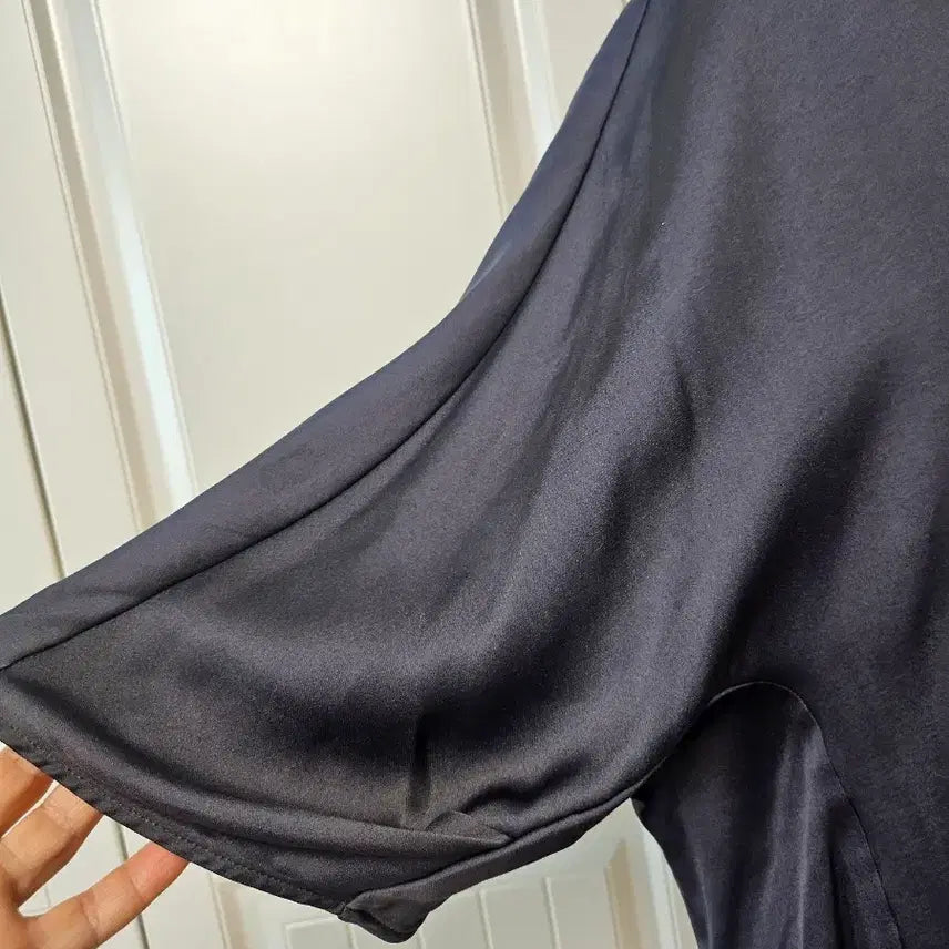 [BUNJANG] Vera Wang Satin Blouse / [새제품]베라왕 새틴 블라우스