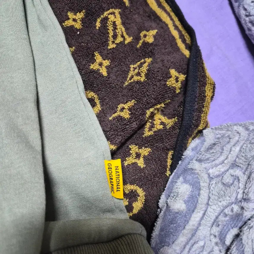 [BUNJANG] National Geographic Sweatshirt Khaki / 내셔널지오그래픽 맨투맨 티셔츠 카키